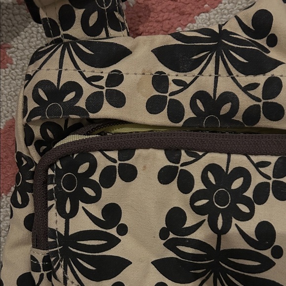 Kavu Tan and Black Floral Crossbody Bag - Picture 4 of 4